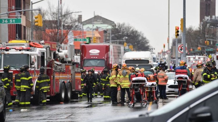 16 إصابة نتيجة إطلاق نار داخل محطة مترو في نيويورك